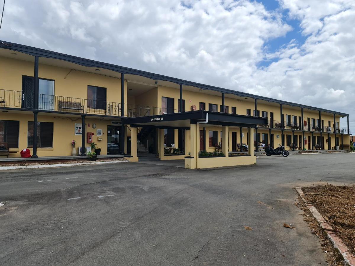 Country Plaza Motel Taree Exterior photo