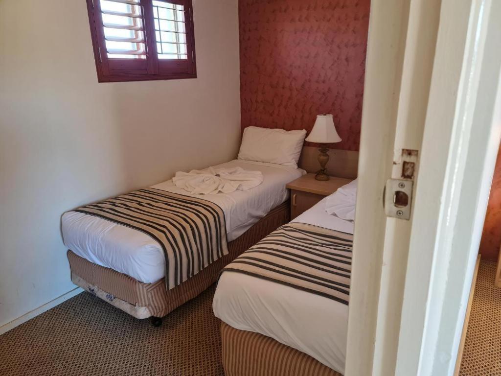Country Plaza Motel Taree Exterior photo